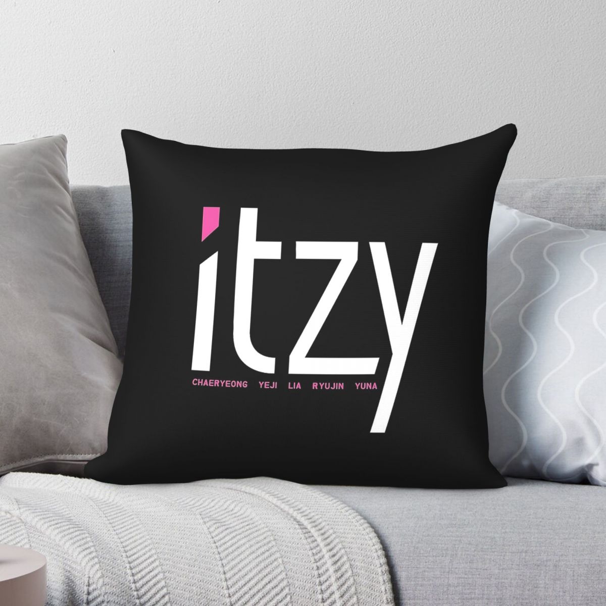 Itzy Band Dalla Dalla vierkant - Home Decor Dallas recensie en prijs