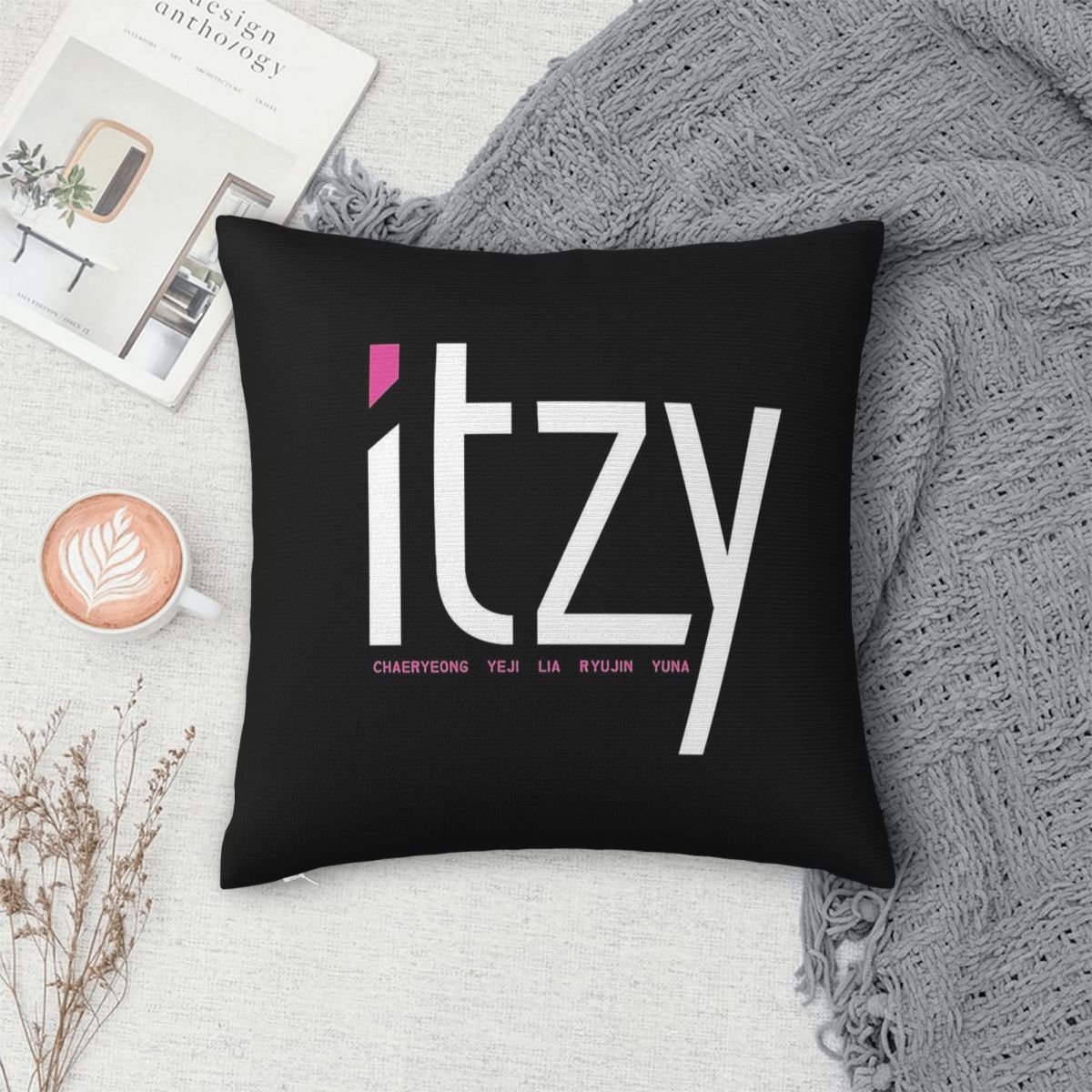 Itzy Band Dalla Dalla vierkant - Home Decor Dallas recensie en prijs
